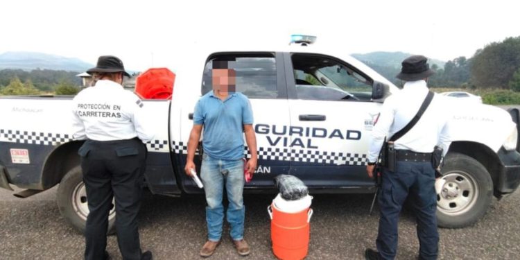 SSP detiene a hombre que viajaba con más de 660 mil pesos