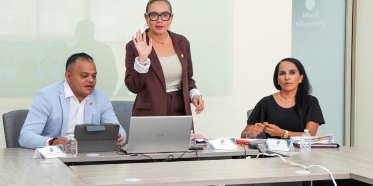 Unidades Profesionales de la UMSNH cada día más fuertes; Yarabí Ávila se reúne con titulares-Morelia Informativo