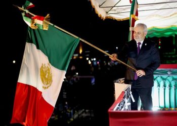 En un ambiente de orgullo y unidad, Bedolla da tradicional Grito de Independencia en Michoacán