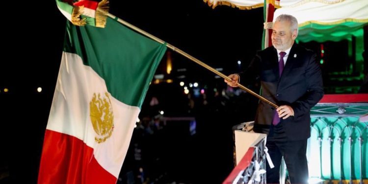 En un ambiente de orgullo y unidad, Bedolla da tradicional Grito de Independencia en Michoacán