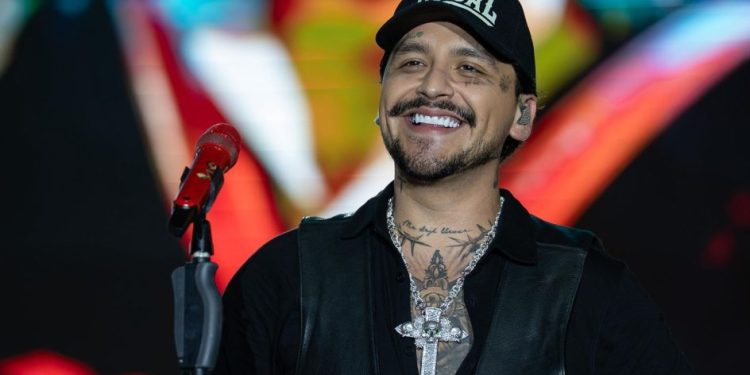 Miles de michoacanos celebran las fiestas patrias con Christian Nodal