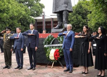 Celebra Bedolla el 215 Aniversario del Inicio de la Independencia de México