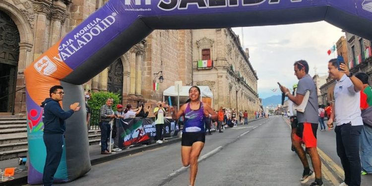 Escuela Purépecha conquista ‘Carrera de Relevos de la Independencia’ de Imcufide