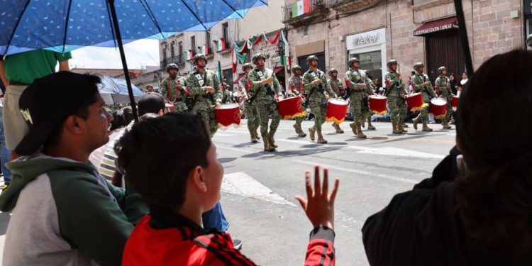 Con saldo blanco y en ambiente festivo concluyen desfiles por el 215 Aniversario de la Independencia en Michoacán-Morelia Informativo