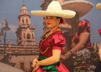 ‘Pasarela Monumental’ de la China Poblana-Morelia Informativo