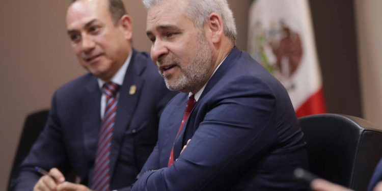 Bedolla estrecha relación con el consulado de Chicago en apoyo a migrantes