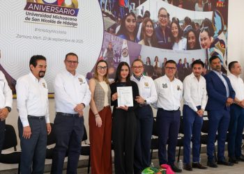 Entrega de reconocimientos: Yarabí Ávila-Morelia Informativo