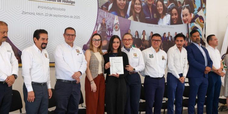 Entrega de reconocimientos: Yarabí Ávila-Morelia Informativo