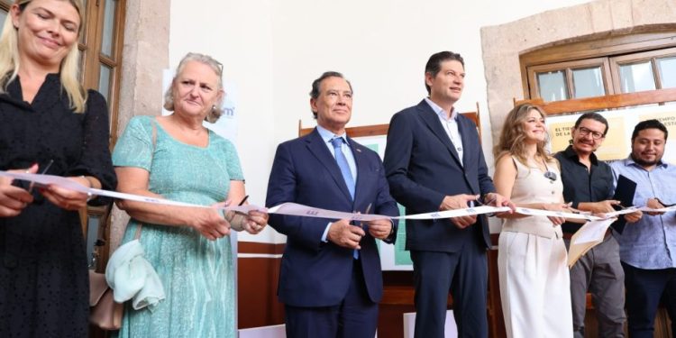 Alfonso Martínez inaugura exposición dedicada a José Saramago, en el marco de la FILLM 2025