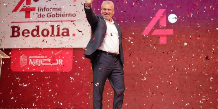 Bedolla presenta informe regional en Zamora; anuncia modernización carretera