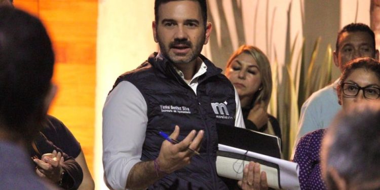 Yankel Benítez se reúne con vecinos de Hacienda del Valle