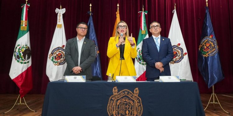 Vamos a respaldar su futuro laboral en la UMSNH, señala Yarabí Ávila ante docentes; las y los profesores reconocen que se dignifique su labor