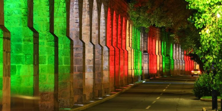 Ilumina Gobierno de Alfonso Martínez a Morelia con colores patrios