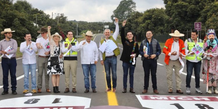 Rehabilitación carretera Uruapan-San Juan Nuevo-Tancítaro-Copetiro fortalece economía regional: Bedolla