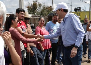 Alfonso Martínez construye muro de contención en dren de los Itzícuaros