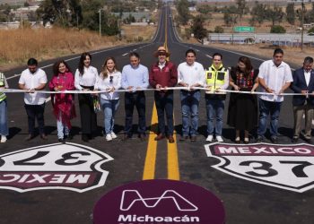 Rehabilitación carretera en Michoacán al 45 %; se abre camino al desarrollo: Bedolla