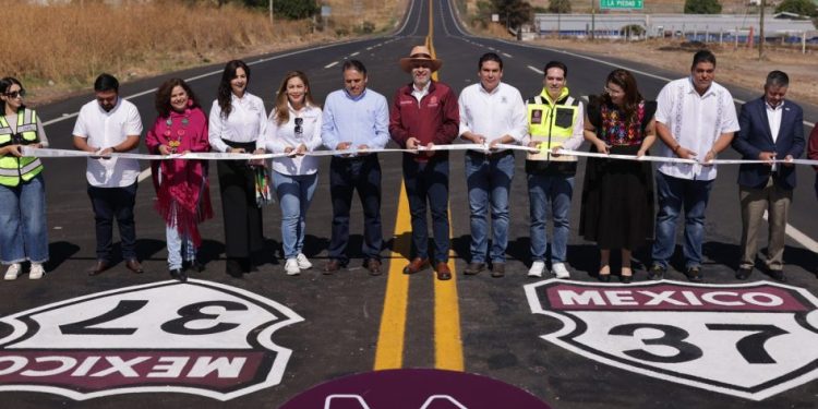 Rehabilitación carretera en Michoacán al 45 %; se abre camino al desarrollo: Bedolla