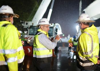 Supervisa Bedolla colocación de primera trabe de acero en paso vehicular La Hielera, en Uruapan