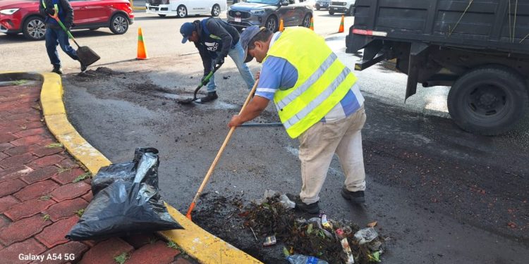 Brigadas de Servicios Públicos Municipales intervienen drenes y vialidades de Morelia