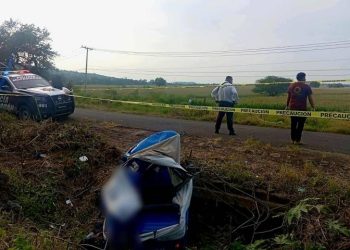 Tres muertos tras choque entre camioneta y mototaxi en Pajacuarán