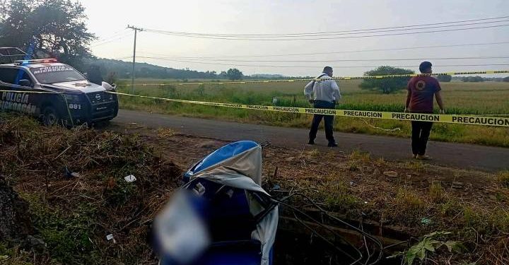 Tres muertos tras choque entre camioneta y mototaxi en Pajacuarán