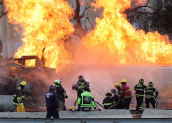 Aumenta a ocho fallecidos por explosión de pipa de gas en el Puente de la Concordia, Iztapalapa