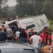 Volcadura de camión de pasajeros deja varios heridos en la carretera Morelia-Zacapu