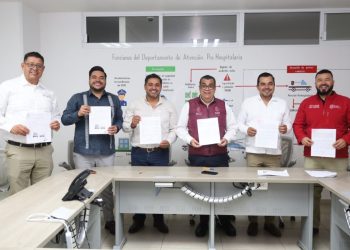 SSM fortalece atención de urgencias con entrega de ambulancias a Aquila y Tuzantla