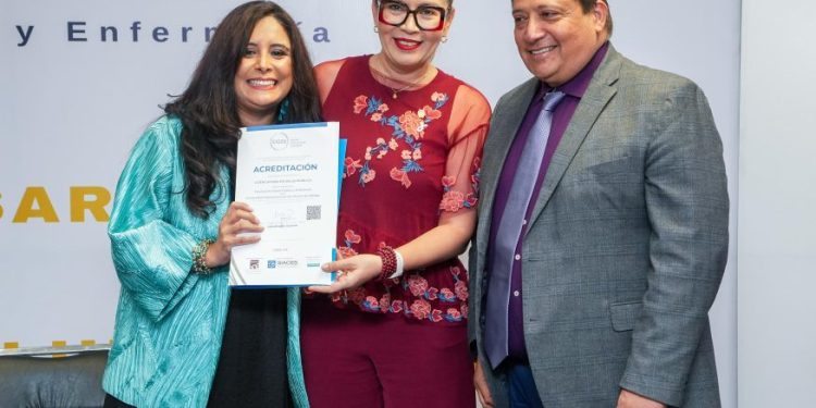 Licenciatura en Salud Pública de la UMSNH obtiene su primera acreditación; Yarabí Ávila recibe el dictamen por parte de los CIEES