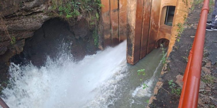 Conagua inicia desfogue controlado de la presa de Cointzio