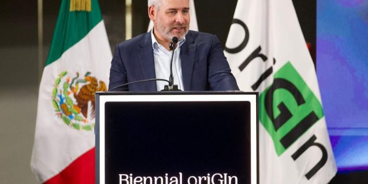 Inaugura Bedolla Bienal oriGIn; dan Indicación Geográfica a 5 productos michoacanos