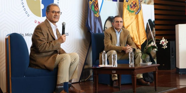 Yarabí Ávila recibe al doctor Omar Masera, Premio Nobel de la Paz, quien brinda ponencia magistral en la UMSNH