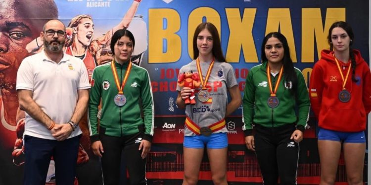 Knock Out internacional, alumna de Cecytem gana plata en torneo de box en España