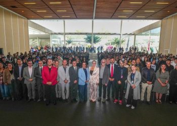 A romper paradigmas y a seguir creando, convoca Yarabí Ávila a estudiantes nicolaitas