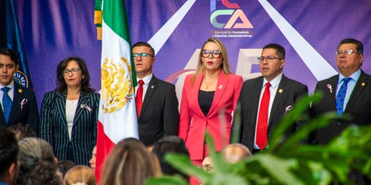 FCCA destaca trayectoria de Yarabí Ávila; símbolo de excelencia académica y compromiso universitario