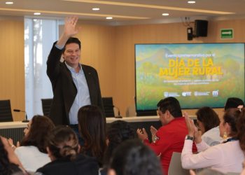 Reconoce Alfonso Martínez a mujeres rurales