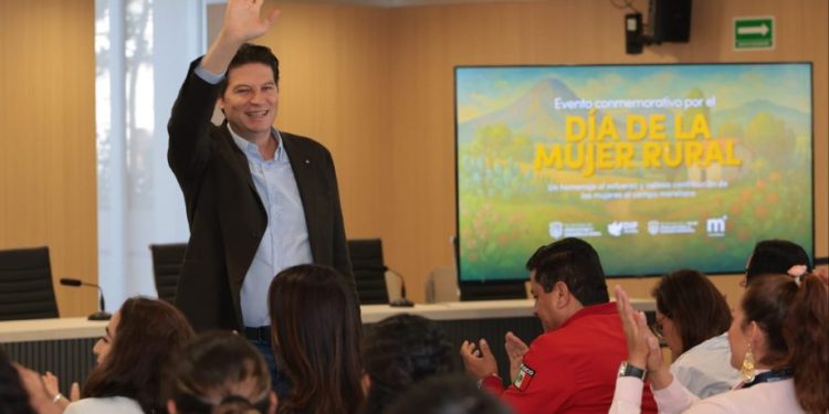 Reconoce Alfonso Martínez a mujeres rurales