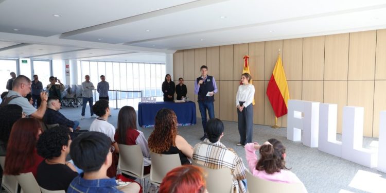 Reconoce Alfonso Martínez a voluntarios de la Feria Internacional del Libro y la Lectura de Morelia