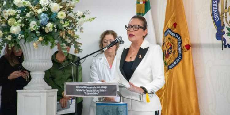 La Medicina es una forma de humanismo en acción, una expresión viva del espíritu nicolaita: Yarabí Ávila