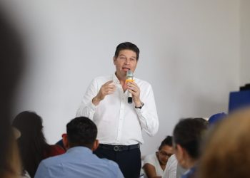 Alfonso Martínez llama en Ario de Rosales a defender la justicia y la libertad