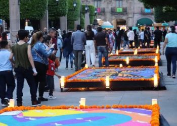 Gran afluencia turística en Morelia, previo a la celebración de Día de Muertos