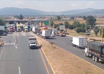 Libres, todas las carreteras de Michoacán: Bedolla