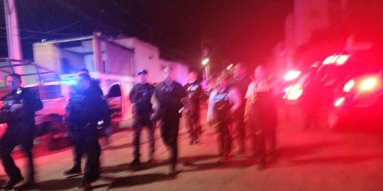 Enfrentamiento en Villas del Pedregal deja dos policías lesionados y tres detenidos