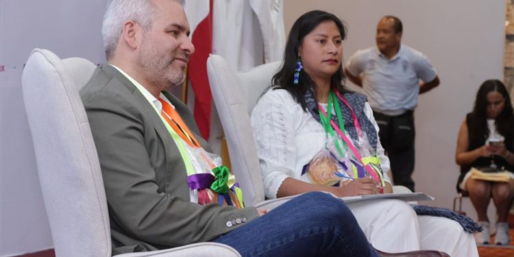 Mujeres Michoacán, el libro que plasma la fuerza femenina por la igualdad: Bedolla