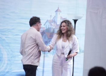 Abarrota Miguel Zunzunegui escenario principal de la FILLM