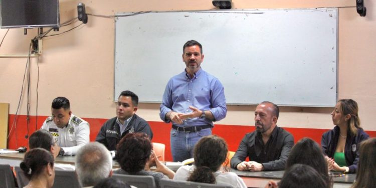 Yankel Benítez visita Lomas de Morelia, en seguimiento a renovación de encargatura del orden