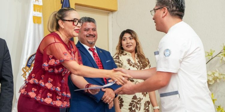 Licenciatura en Enfermería obtiene la Opinión Técnica Académica Favorable de la CIFRHS; Yarabí Ávila destaca este logro