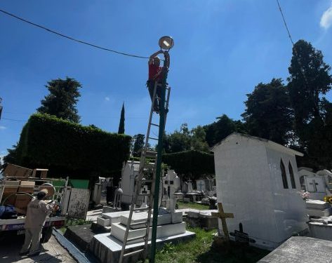 Gobierno de Morelia mejora iluminación en el Panteón Municipal