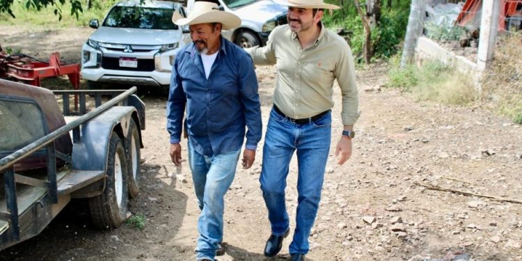 Ante líderes ejidatarios de Chiquimitío, Yankel Benítez destaca valor gastronómico y cultural del maíz