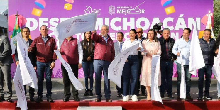 Bedolla da banderazo de salida a 55 toneladas de ayuda para estados afectados por lluvias